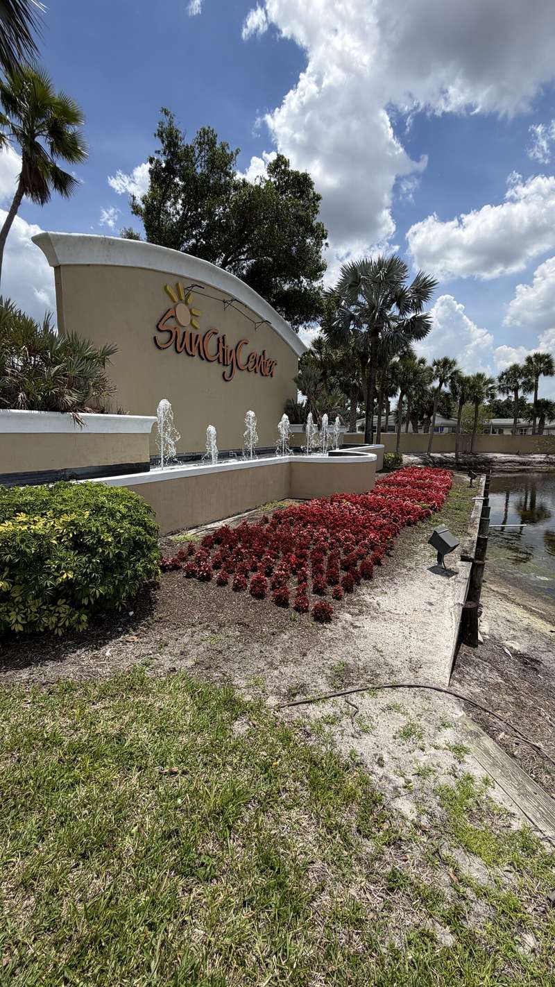 Sun City Center entrance